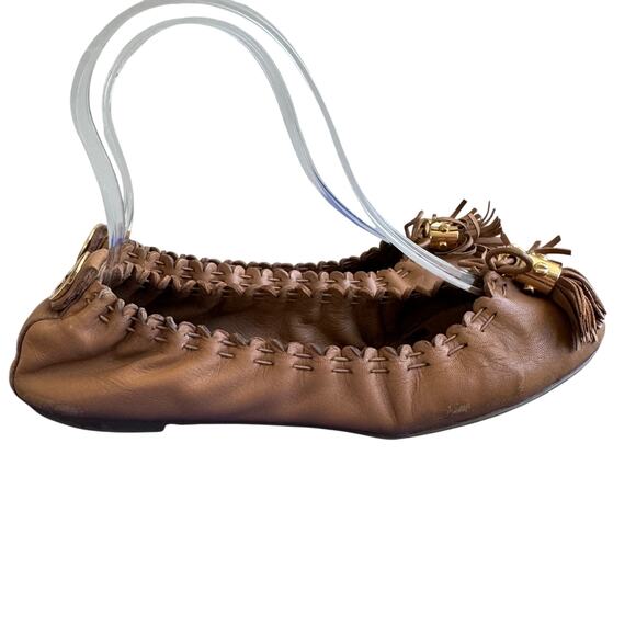 Tory Burch Reese Tan Leather Stretch Tassel Slip On Logo Ballet Flats Size 6 - Picture 2 of 8